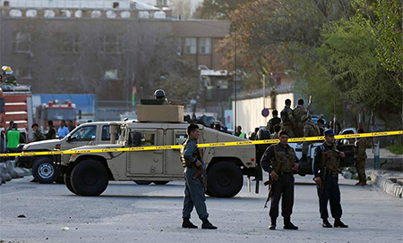 Los talibanes matan a dieciséis policías en dos ataques en Afganistán 
